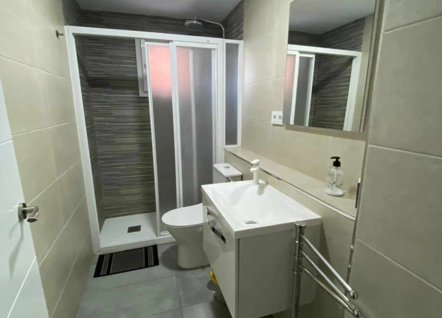 Privatunterkunft Apartamento Cerca De Aeropuerto, Metro ,Bus Málaga