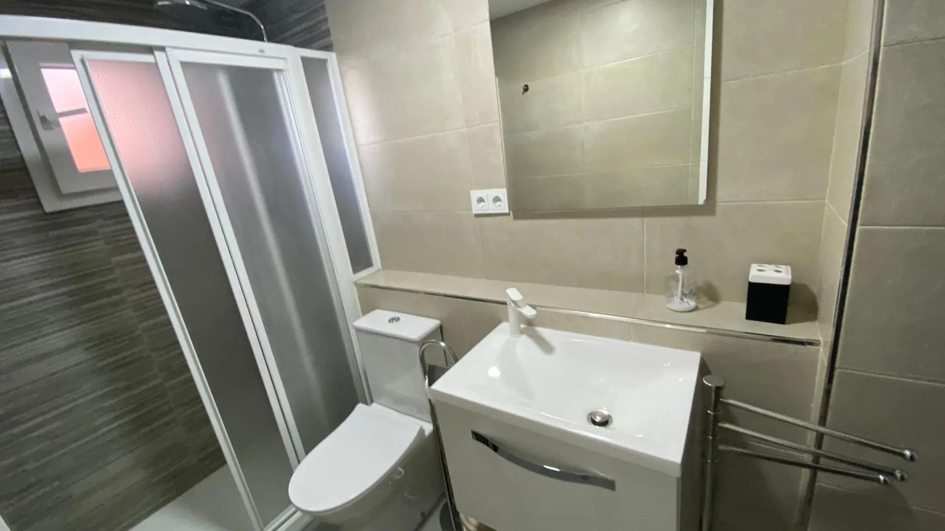 Apartamento Cerca De Aeropuerto, Metro ,Bus مالقة منزل للإقامة