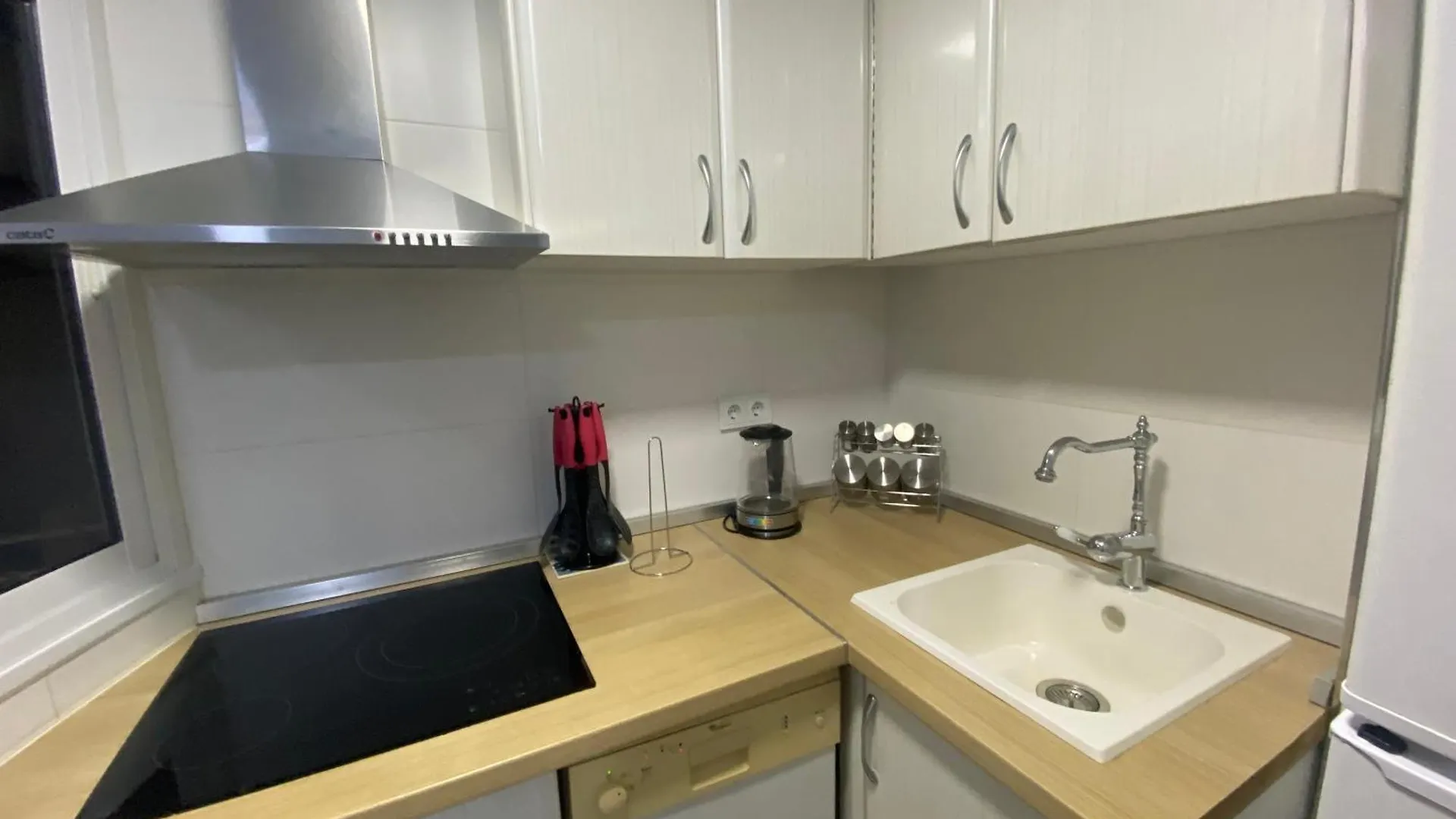 منزل للإقامة Apartamento Cerca De Aeropuerto, Metro ,Bus مالقة إسبانيا